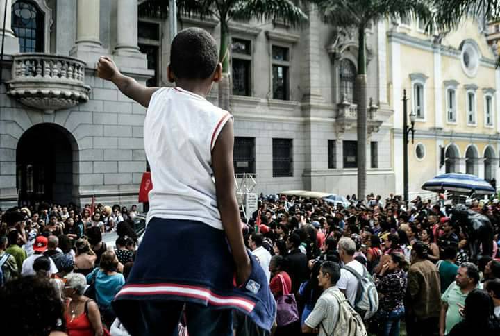 Negras e negros tomam as ruas de São Paulo contra reformas de Temer MTST